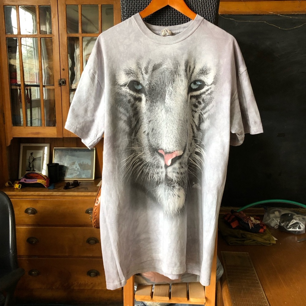 The Mountain Graphic Snow Leopard T-Shirt